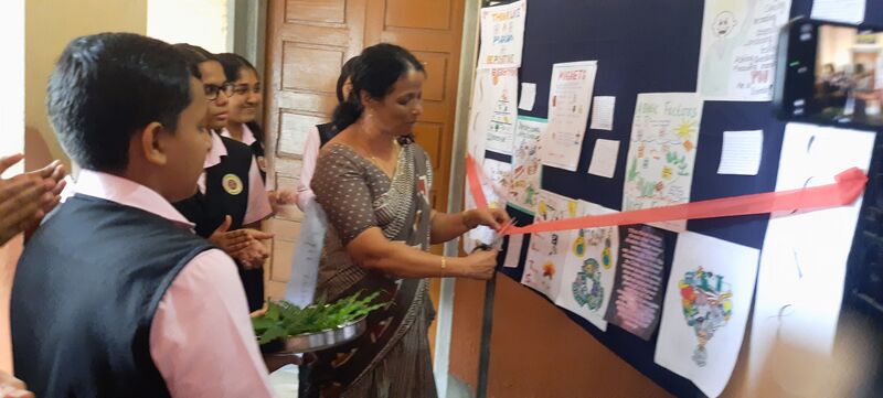 പ്രമാണം:47026-STGHSSV-Science Corner1.jpg