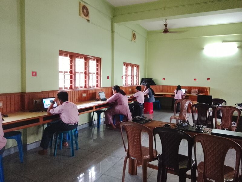 പ്രമാണം:Little kites exam 3.jpg