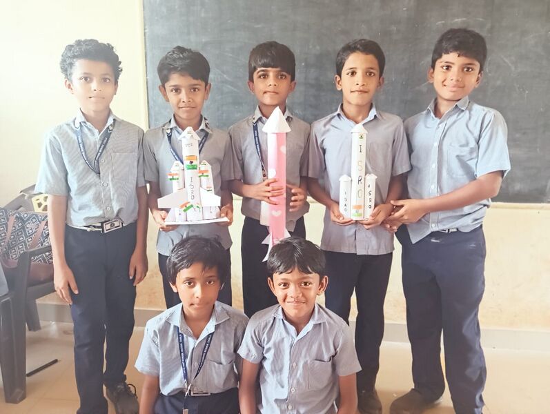 പ്രമാണം:11469 rocket.jpg