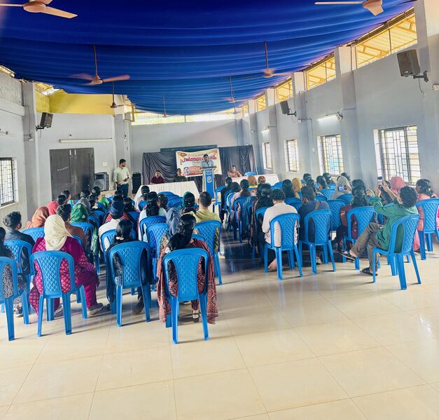 പ്രമാണം:19112 mes vidhyarangam .JPG