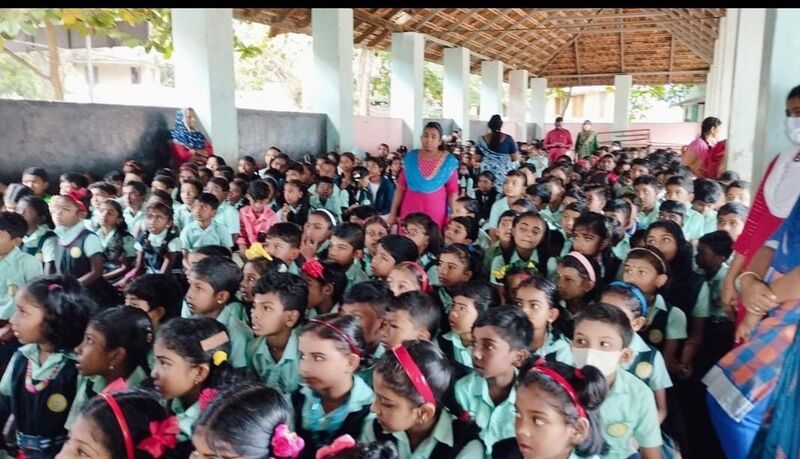 പ്രമാണം:40342 PHOTO SCHOOL.jpg