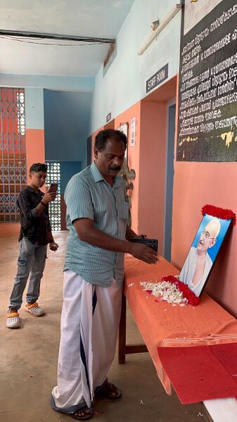 പ്രമാണം:BS TVM 44066 gandgi.jpeg