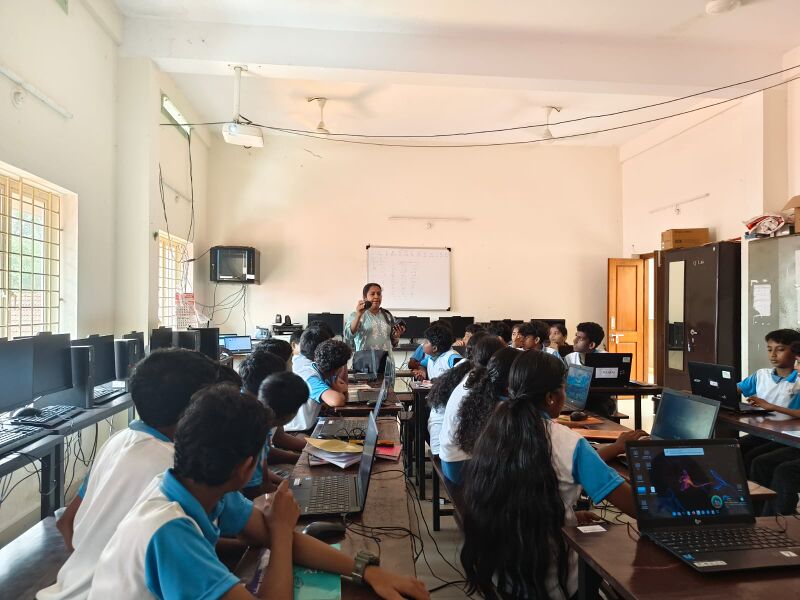 പ്രമാണം:LKCamp 2.jpg