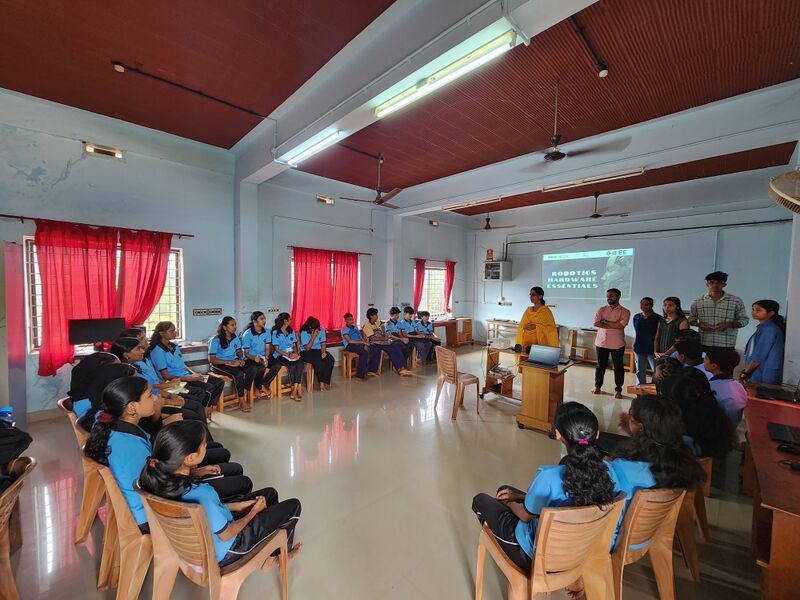 പ്രമാണം:13034 robonest4.jpg