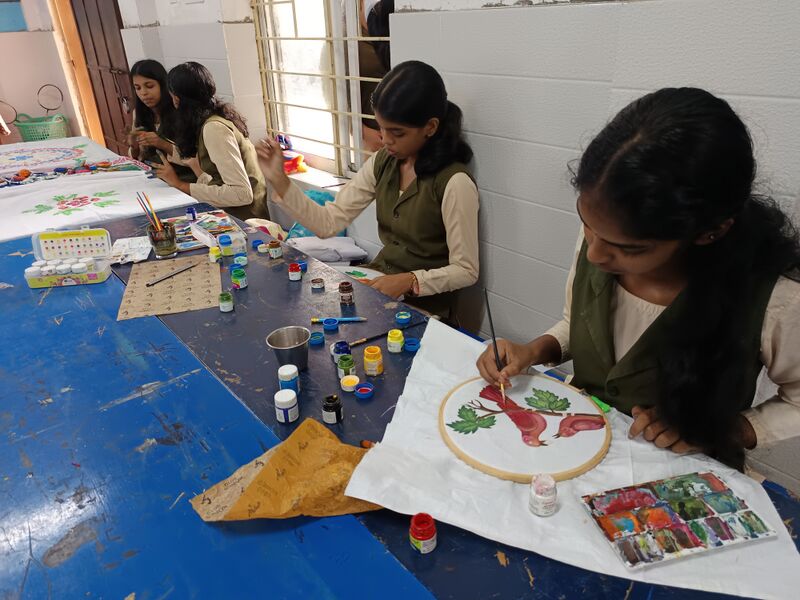 പ്രമാണം:16041 School WE fair5 2025.jpg