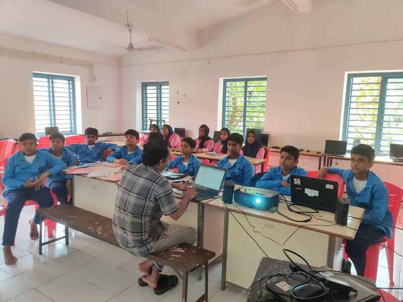 പ്രമാണം:19022-School wiki training.jpeg