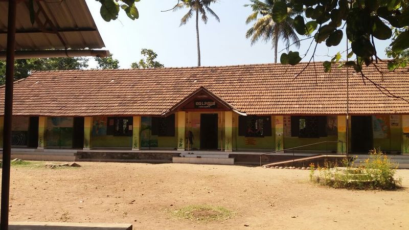 പ്രമാണം:41218 schoolphoto.jpeg