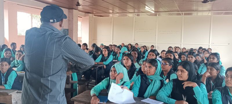 പ്രമാണം:42042 COUNCILING CLASS1.jpg