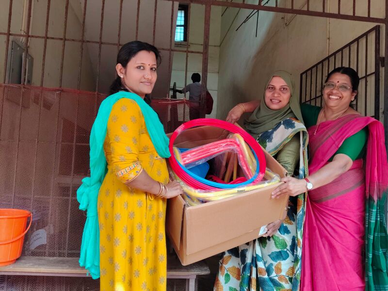 പ്രമാണം:12069 LP sports items.jpg