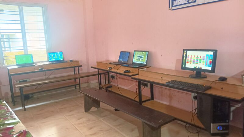 പ്രമാണം:19781 high tech lab.jpg