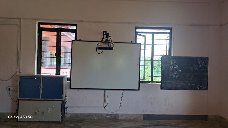 പ്രമാണം:21122 hitech-class9.jpg