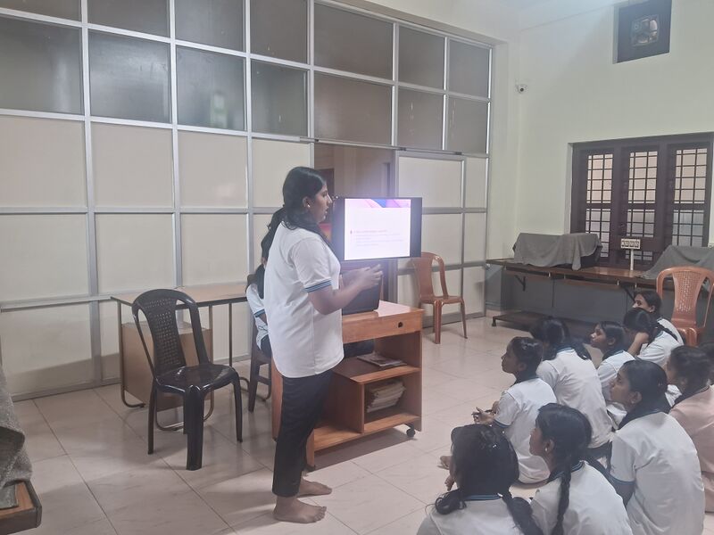 പ്രമാണം:23008-little kites114.jpg