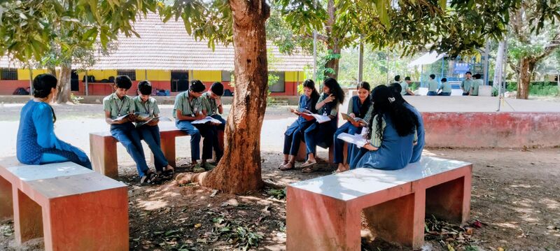 പ്രമാണം:24023 NSSVHSSMUNDATHICODE STUDENTS.jpeg