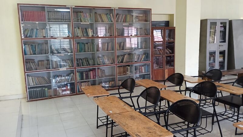 പ്രമാണം:25084 SCHOOL LIBRARY.jpeg