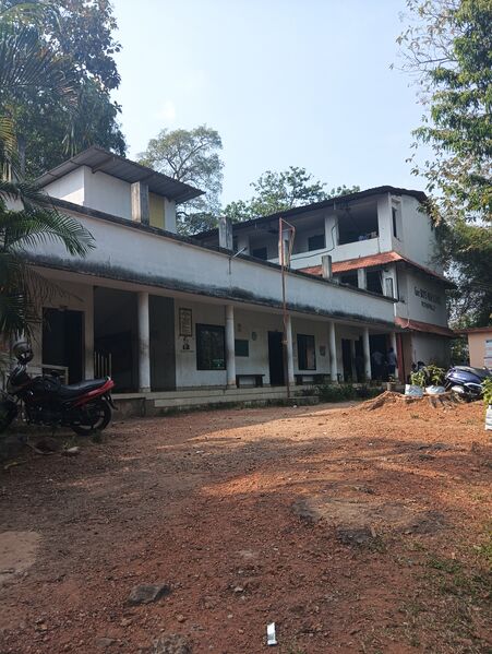 പ്രമാണം:33073 High tech scool.jpg