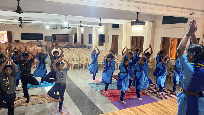 പ്രമാണം:35052 yoga scoutguide 2 26.jpg