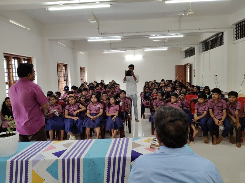 പ്രമാണം:42085 vayanoulsavam 3.jpg