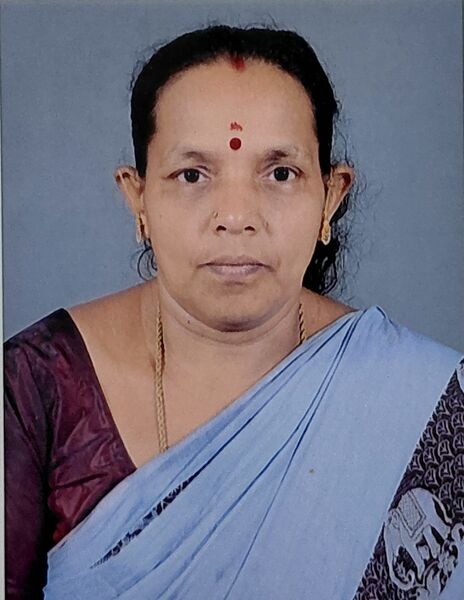 പ്രമാണം:44244 latha teacher.JPG