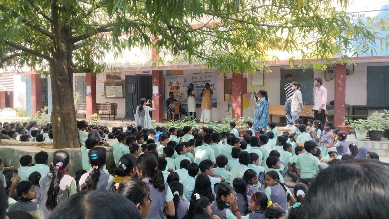 പ്രമാണം:Kitty show.jpg