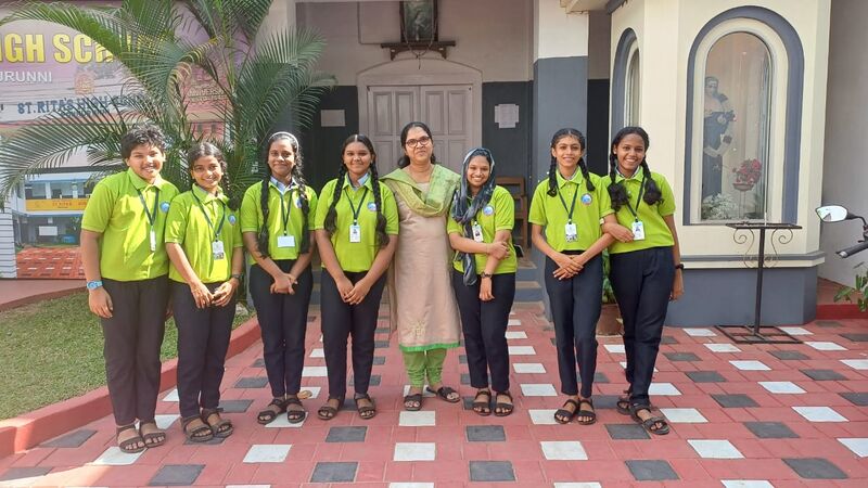 പ്രമാണം:LK GIRLS GROUP PHOTO.jpg