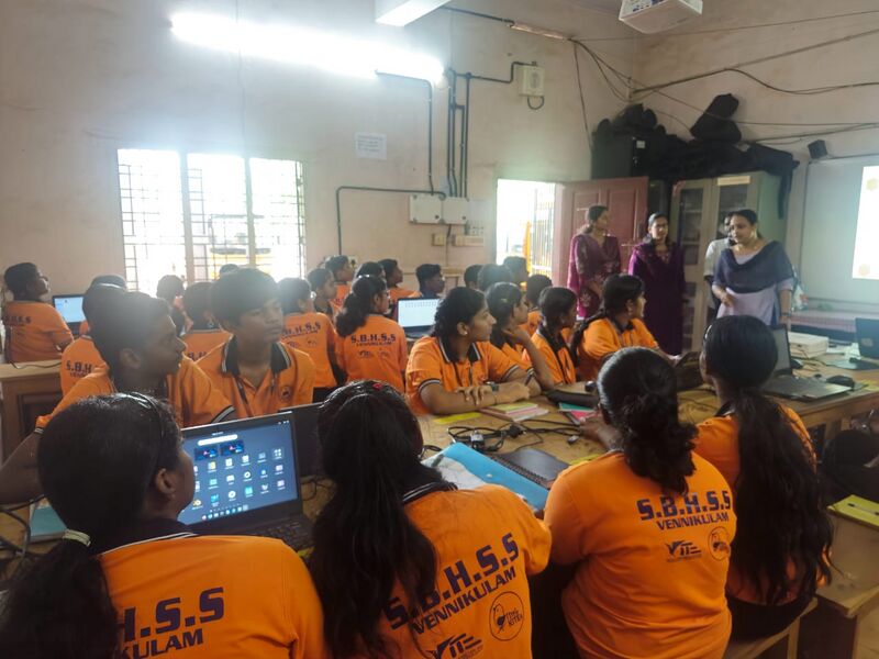 പ്രമാണം:Lk vacation camp2.jpeg