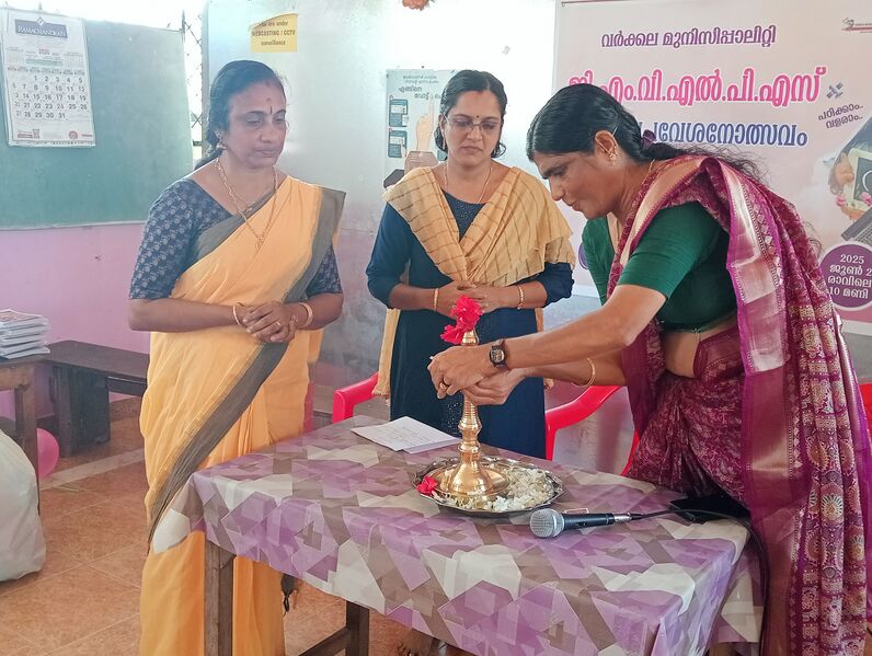 പ്രമാണം:പ്രവേശനോത്സവം 2025.jpeg