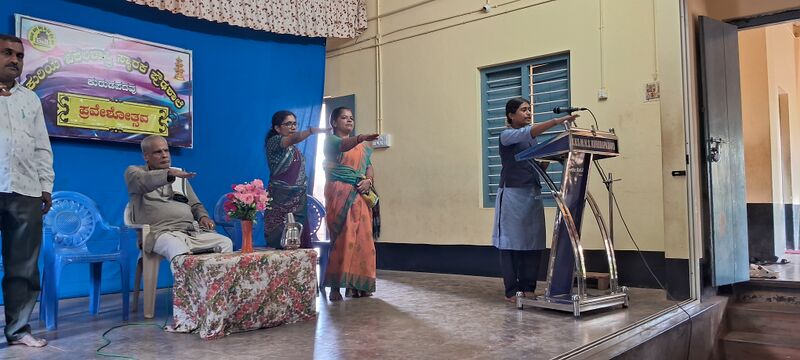 പ്രമാണം:11012 praveshothsava 1.2025-26.jpg