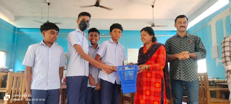 പ്രമാണം:12069 cleancampus 4.jpg