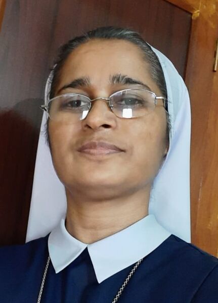 പ്രമാണം:15051 sr lizy.jpg