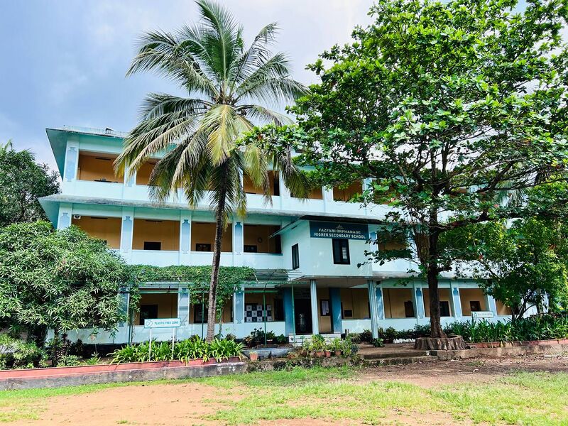 പ്രമാണം:18103 school pic.jpg