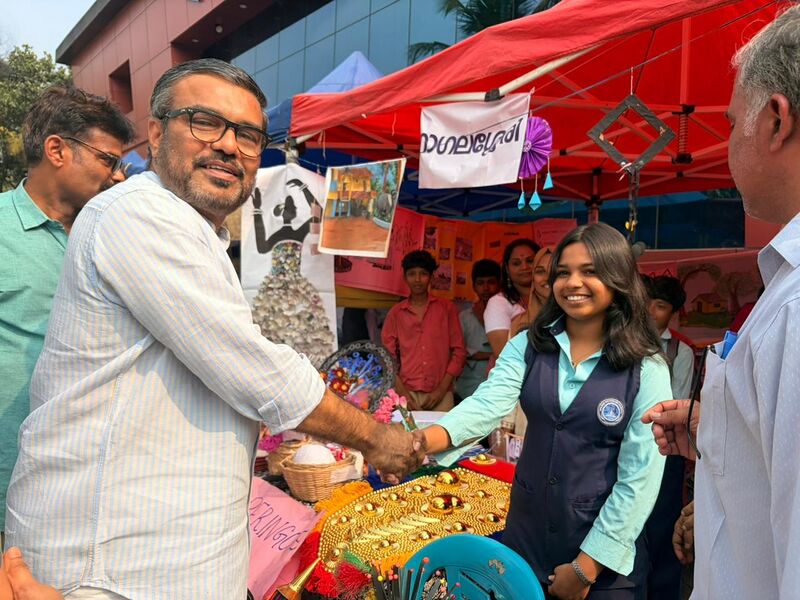 പ്രമാണം:20008-swap market.jpg