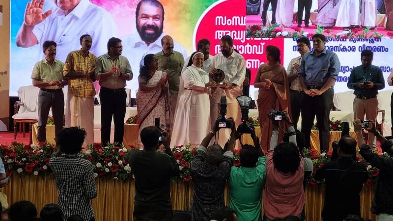 പ്രമാണം:22052 lkl.jpg.jpg