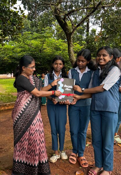 പ്രമാണം:25033 sciencealbum.jpg