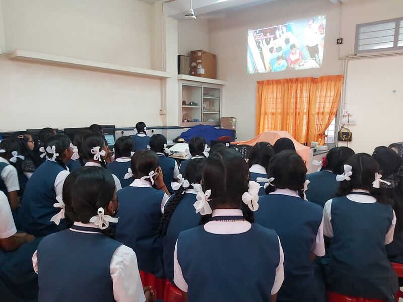 പ്രമാണം:28002-ICT CLASS2.jpg