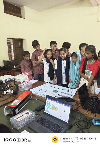 പ്രമാണം:40023 robo shilpa2.jpg