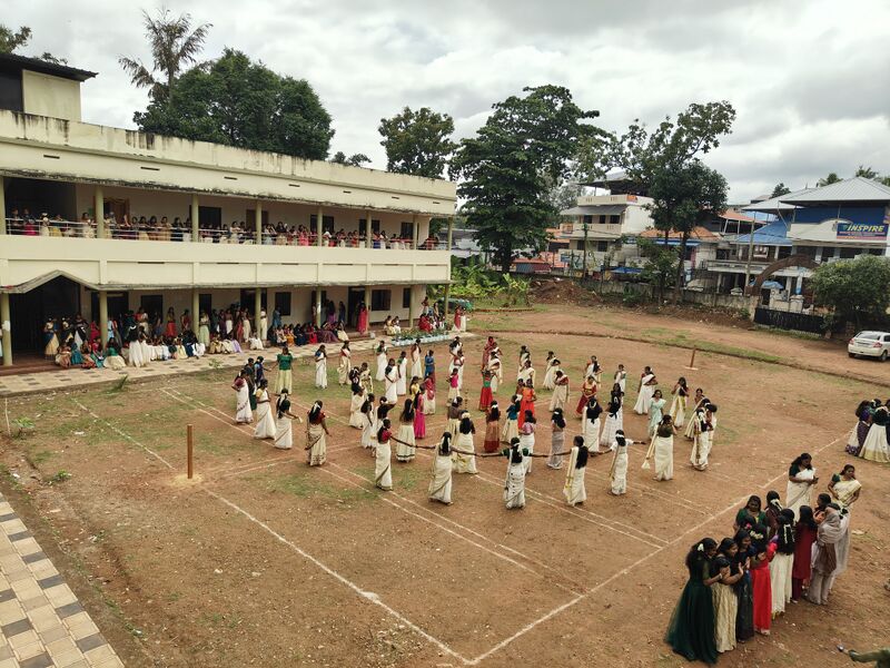 പ്രമാണം:42008 onam251.jpg