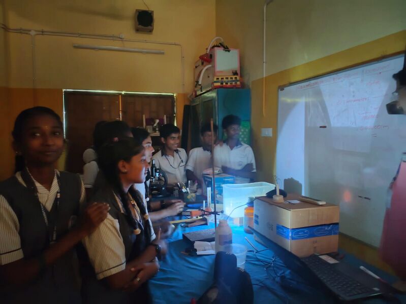 പ്രമാണം:43069 Lab 1.jpeg