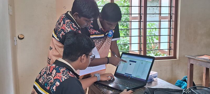 പ്രമാണം:44046 lk24 mobile4.jpg