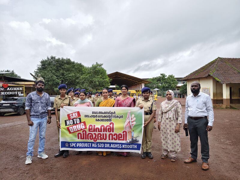 പ്രമാണം:12058 kgd praveshanolsavam spc.jpg