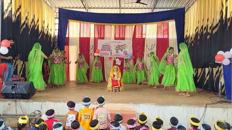 പ്രമാണം:12060 KSD Pravesanolsavam5.jpg