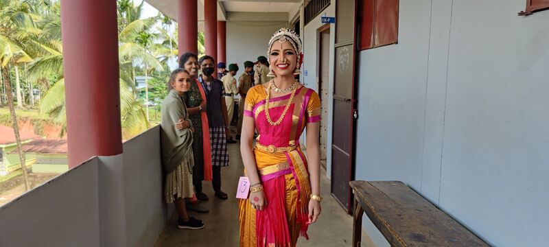 പ്രമാണം:15051-kalolsov dh.jpg