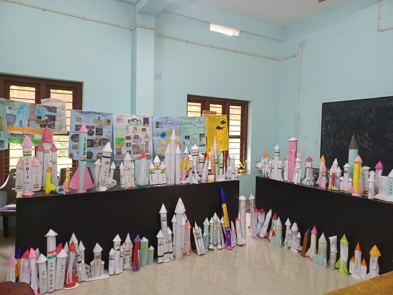 പ്രമാണം:19826 moonday.jpeg