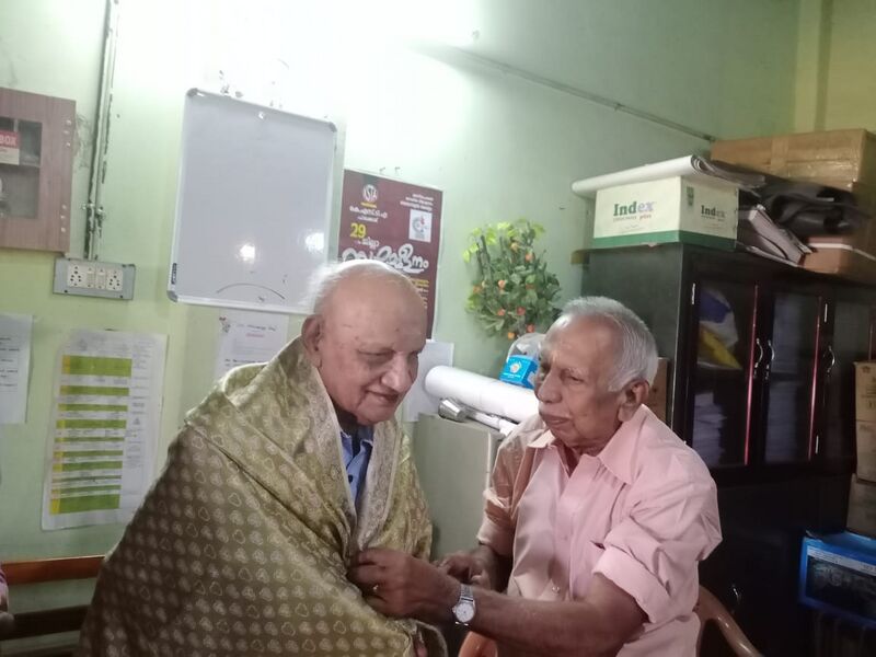 പ്രമാണം:20002 oldteachers1.jpeg