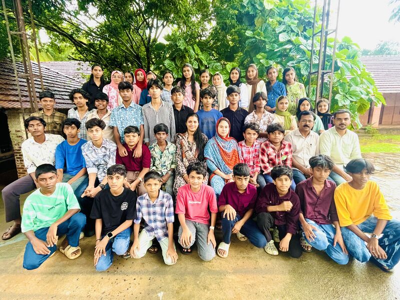 പ്രമാണം:20040 LK Batch 24-27.jpeg