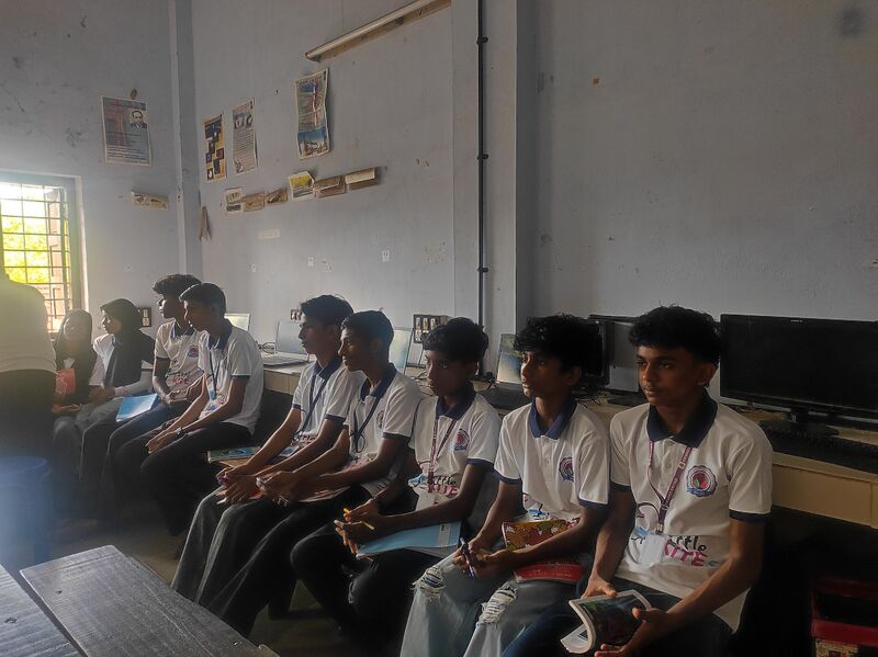 പ്രമാണം:23014 lkcamp2.jpg