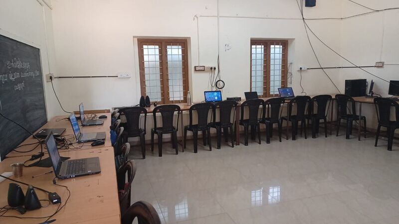 പ്രമാണം:25101 hightech projector.jpg