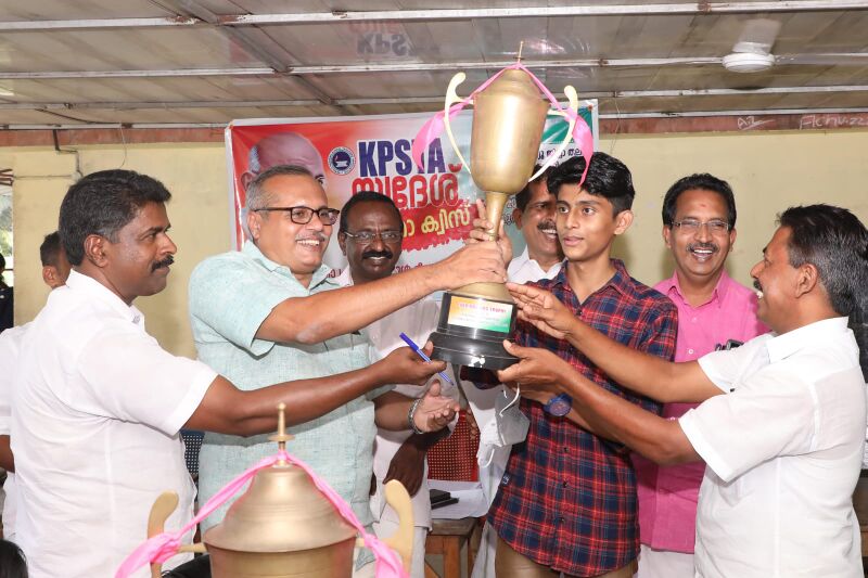 പ്രമാണം:34013hssquiz winner.jpg