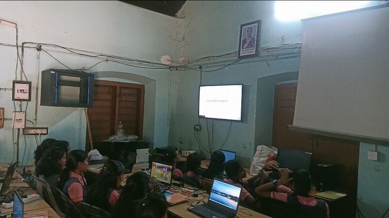 പ്രമാണം:34024 lk yip2.jpg