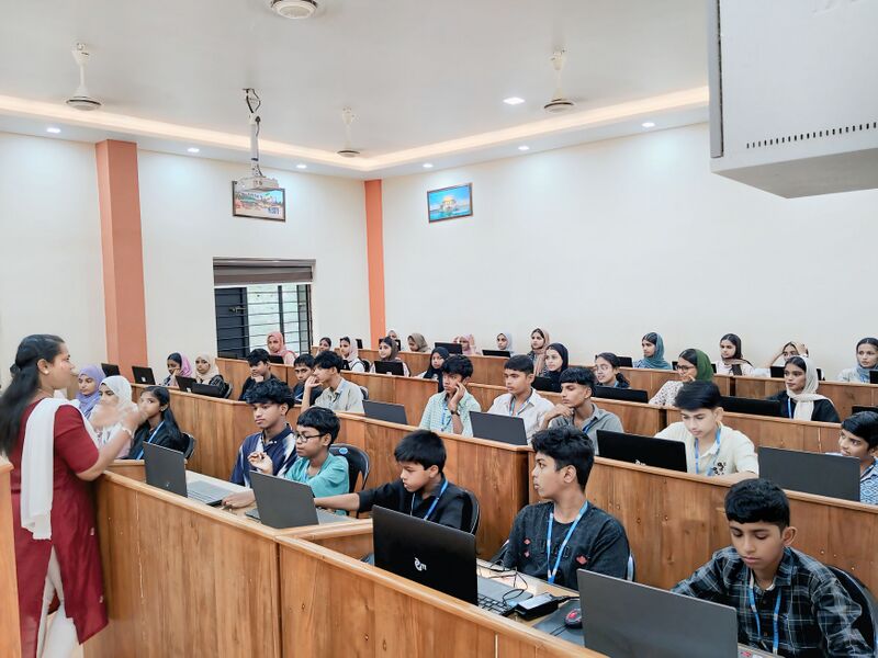 പ്രമാണം:48134 lk24-27 camp2.jpg