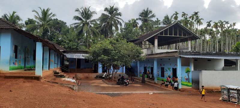 പ്രമാണം:48204 school building.jpg